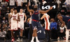 九游体育直播-火箭客场擒灰熊，哈登再现得分狂潮