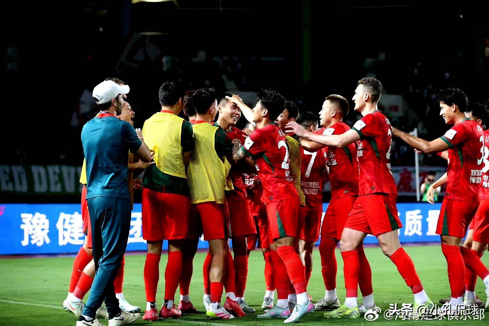 山东泰山客场击败河南建业，继续保持不败战绩