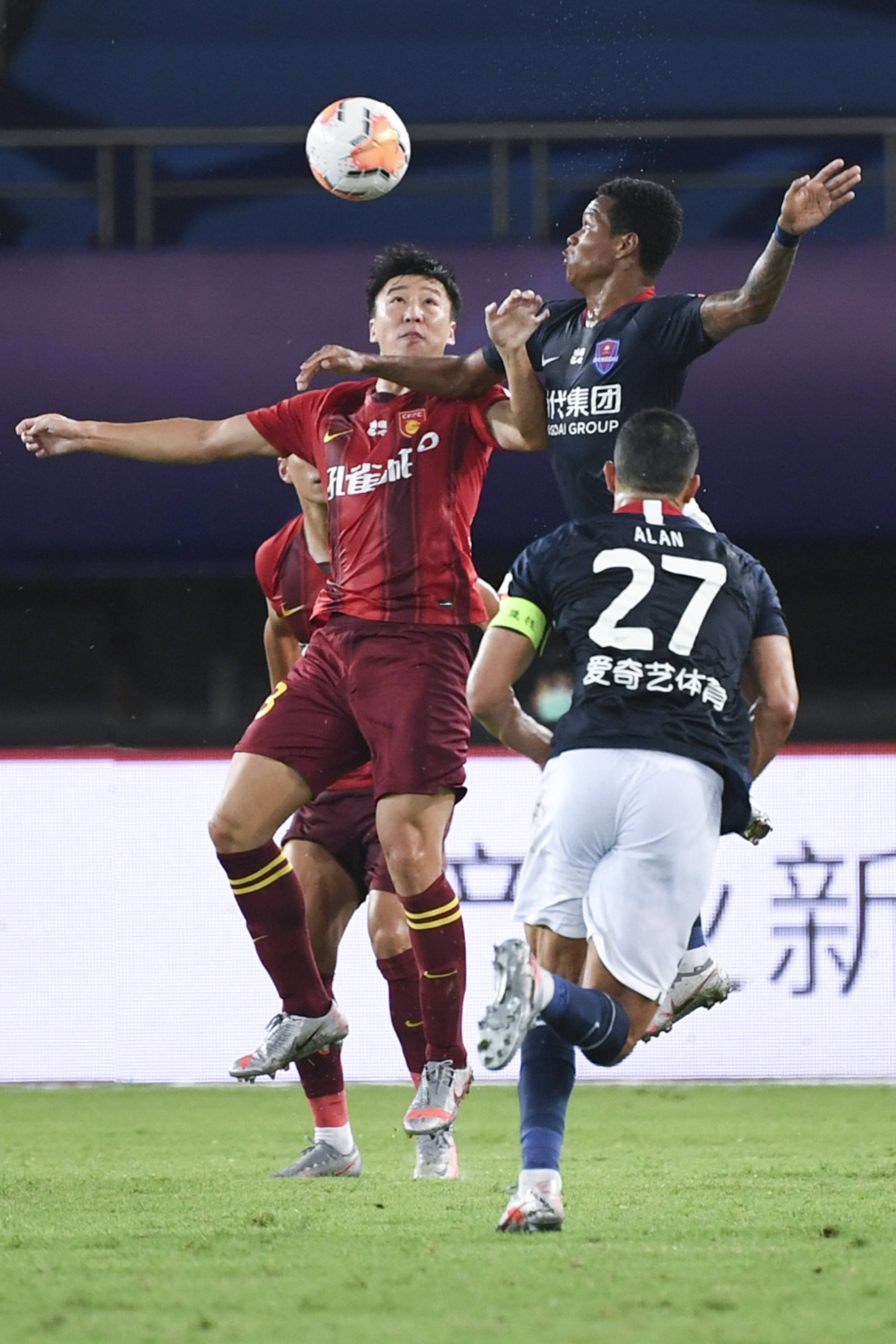 重庆力帆主场战平华夏幸福，保持不败