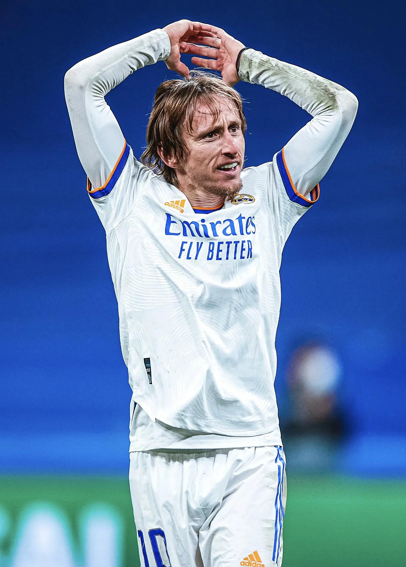 包含皇马遭遇意外失利，离领头羊越来越远的词条