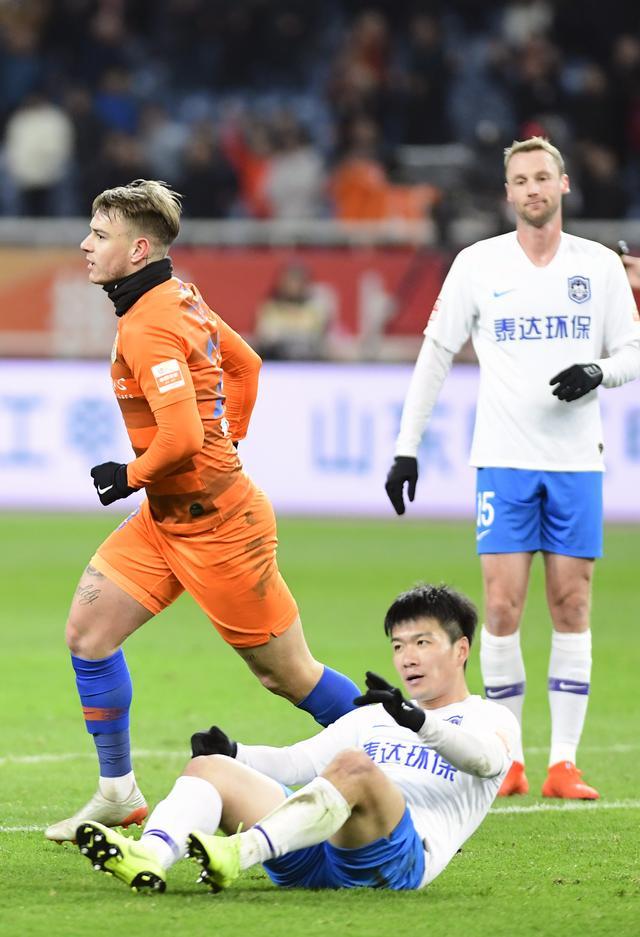 包含天津泰达力图击败山东鲁能，力争问鼎的词条