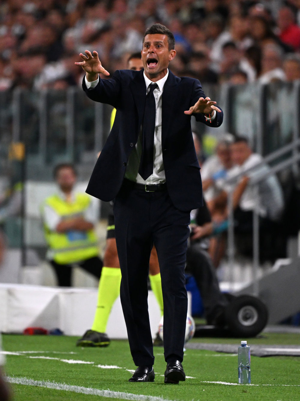 关于尤文图斯主教练神秘示意，球队面临战术调整的信息