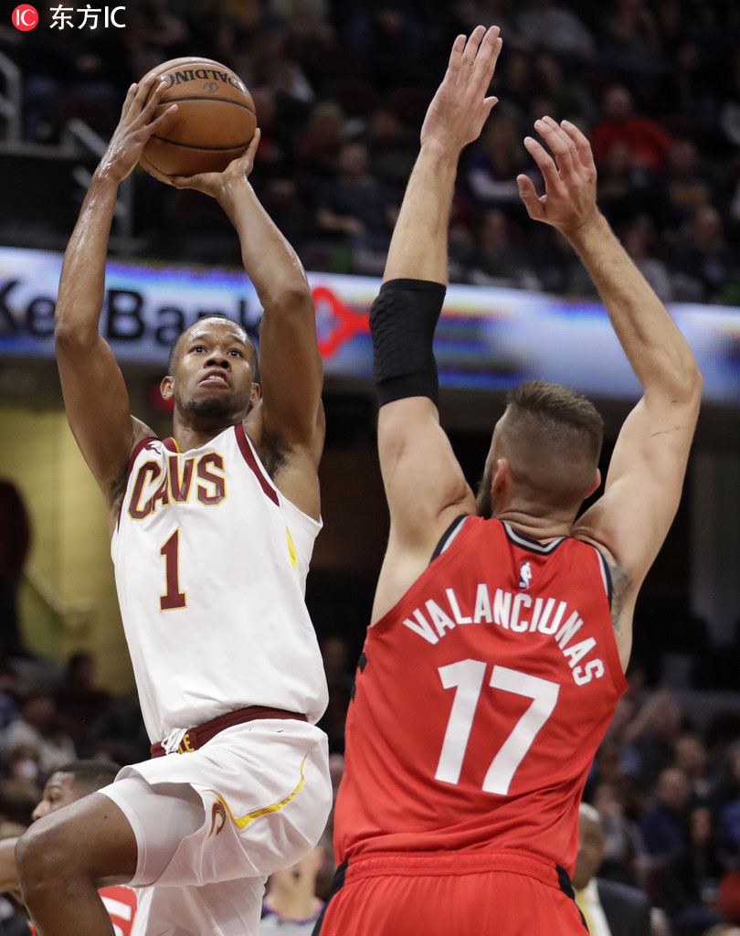 猛龙轻取骑士，西尔万-亚东克得分领跑