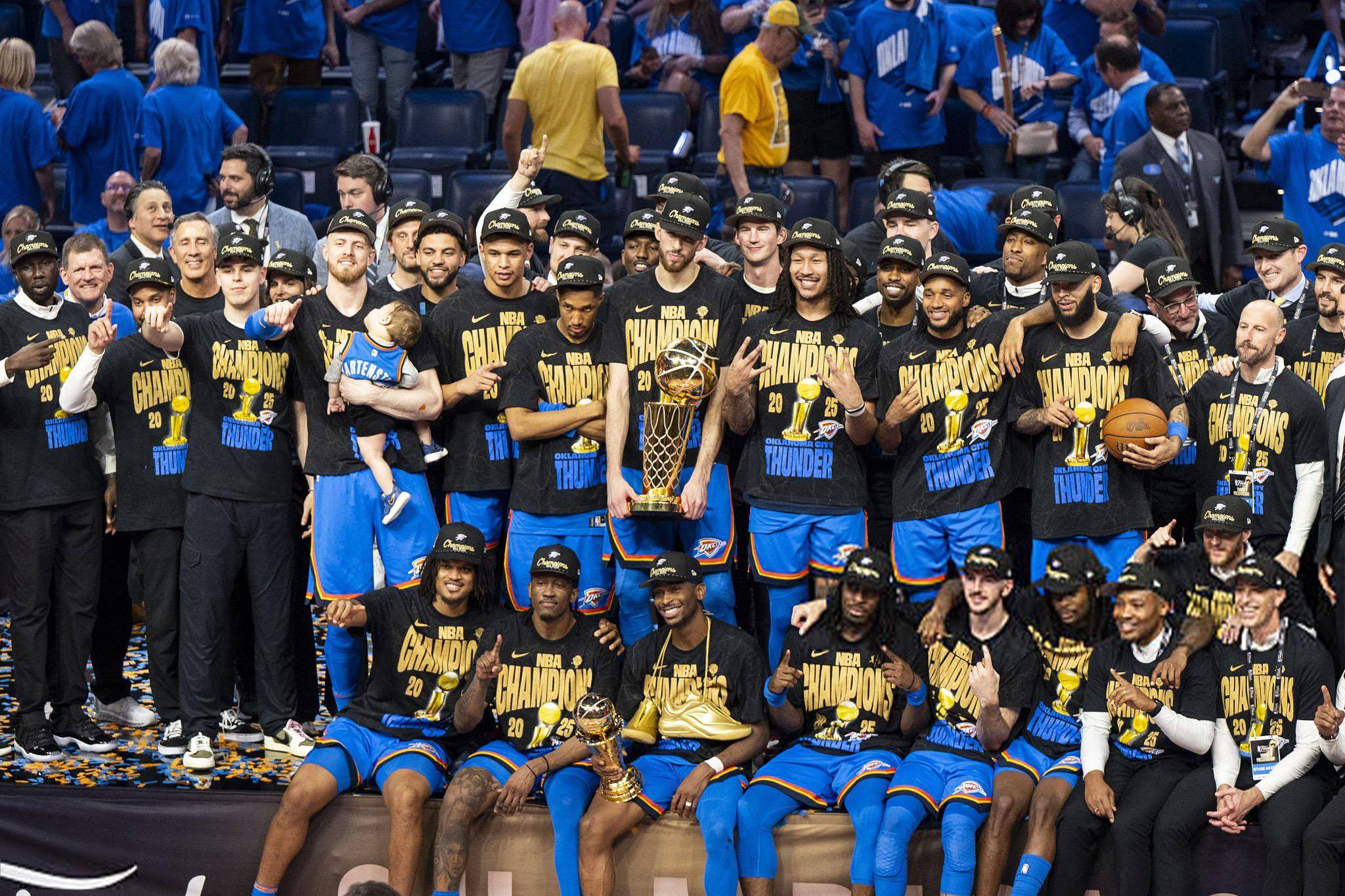 勇士再胜雷霆取得四连胜