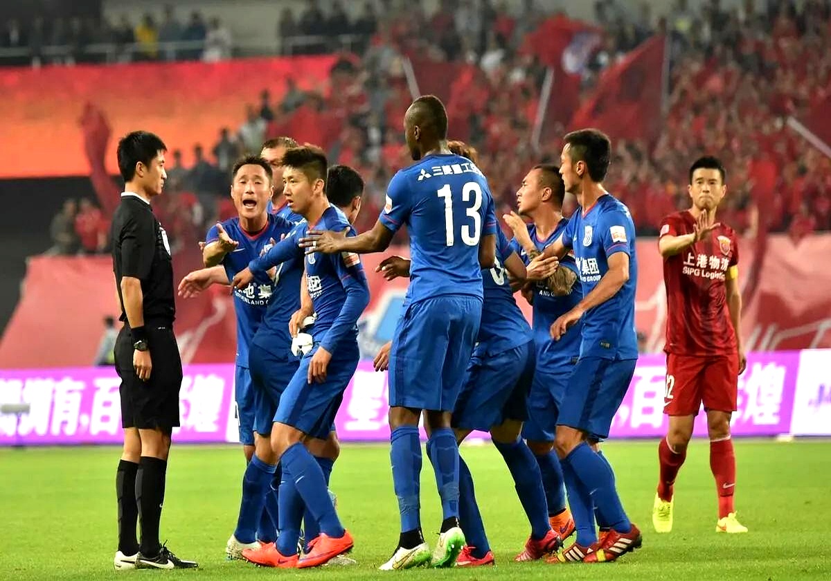 河南建业主场击败上海申花，取得胜利的简单介绍