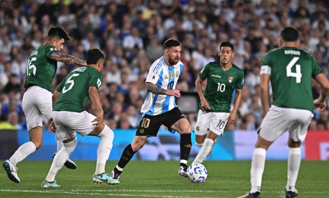 包含阿根廷险胜拜仁，苏亚雷斯关键制胜的词条