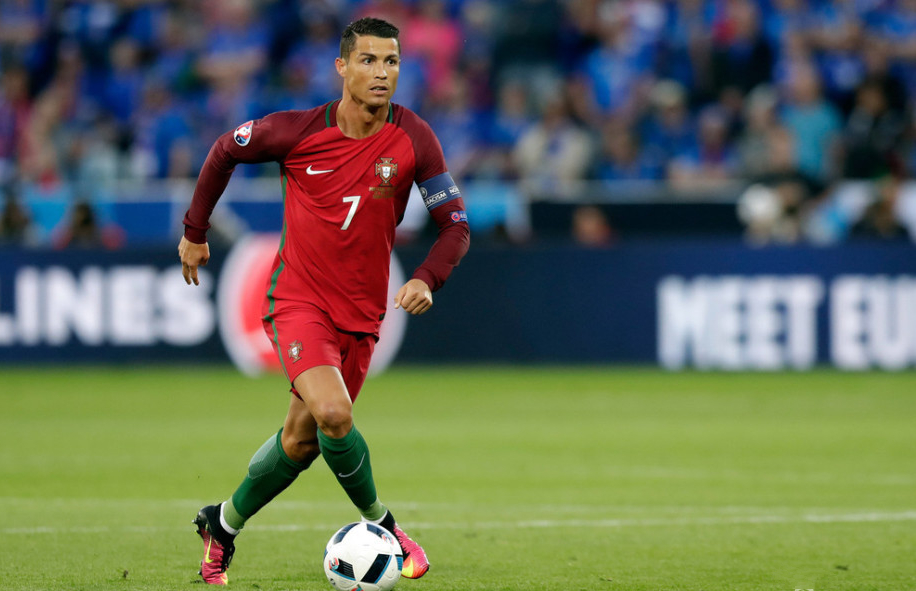 包含奥地利队轻取葡萄牙队，奥恰洛夫刷新纪录的词条