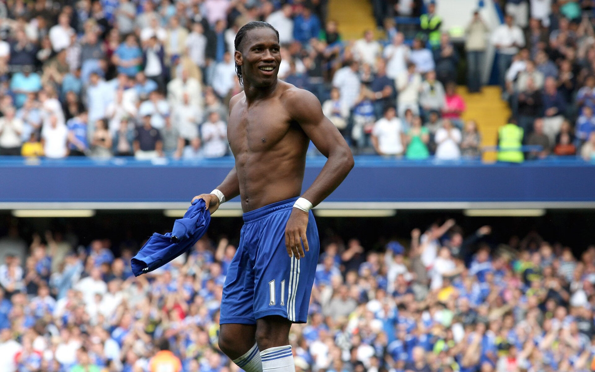 F1新赛季揭幕战之夜，当米切尔诅咒笼罩赛道，对手的绝望从何处生长？